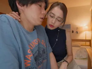 Địt cô đồng nghiệp hàng múp vì quá bấn cặc