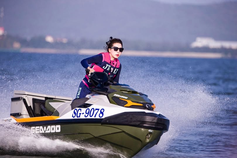 [Bản gốc] Chịch một cô gái trẻ 30 tuổi trên xích đu trong khách sạn